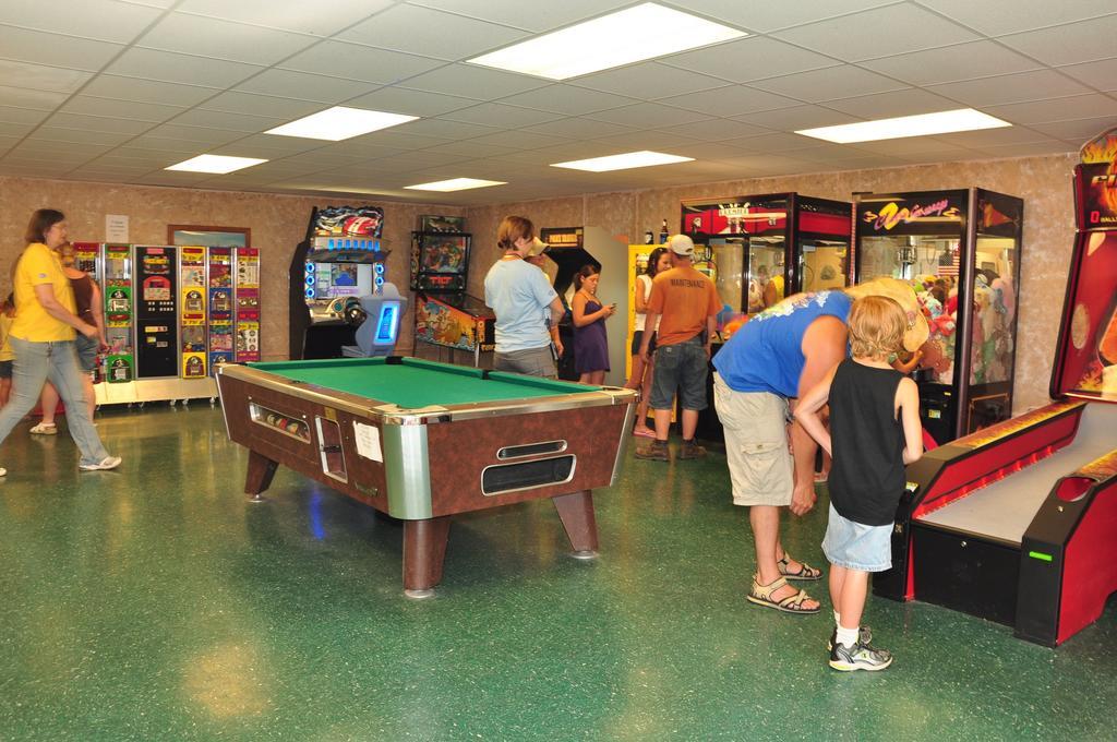 Elkhart Lake Plymouth Rock Camping Resort Rustic Cabin מראה חיצוני תמונה