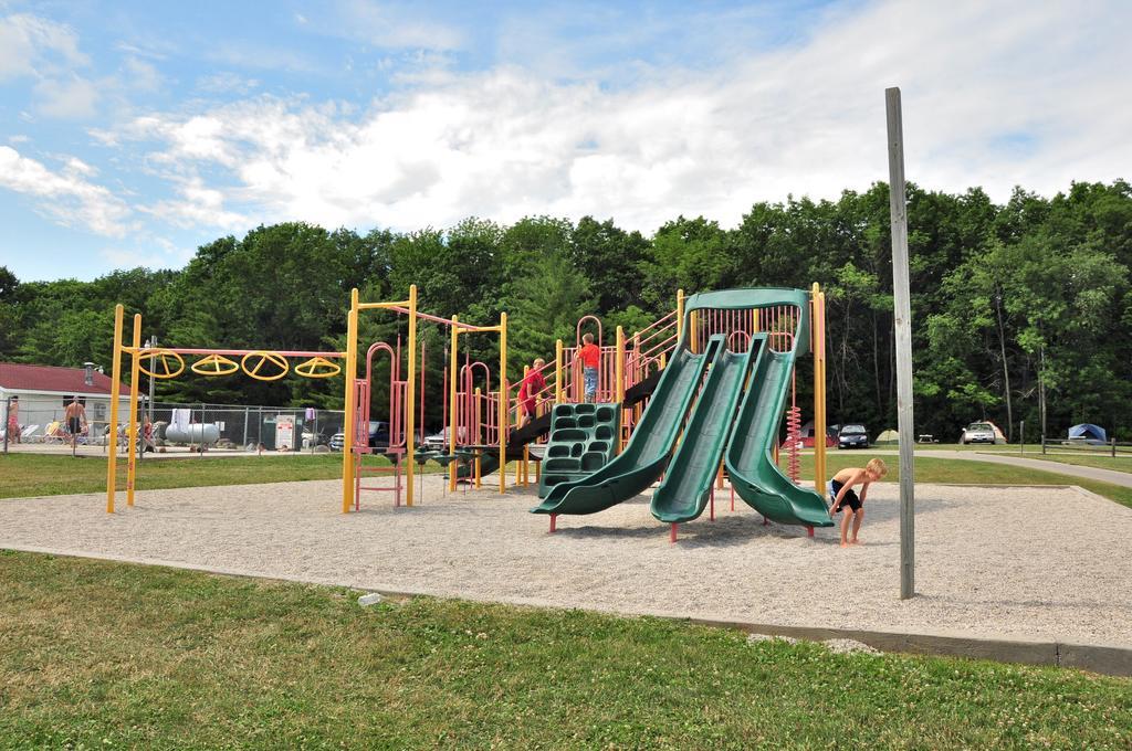 Elkhart Lake Plymouth Rock Camping Resort Rustic Cabin מראה חיצוני תמונה