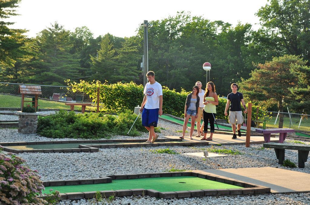 Elkhart Lake Plymouth Rock Camping Resort Rustic Cabin מראה חיצוני תמונה