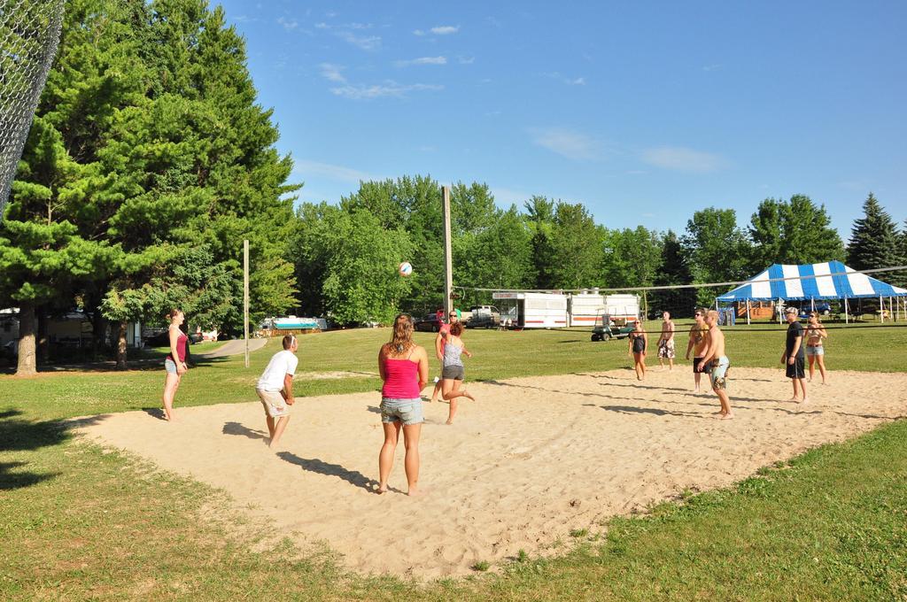 Elkhart Lake Plymouth Rock Camping Resort Rustic Cabin מראה חיצוני תמונה