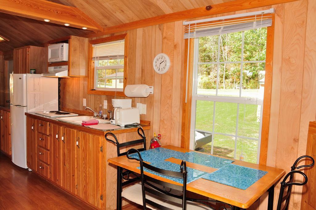 Elkhart Lake Plymouth Rock Camping Resort Rustic Cabin מראה חיצוני תמונה