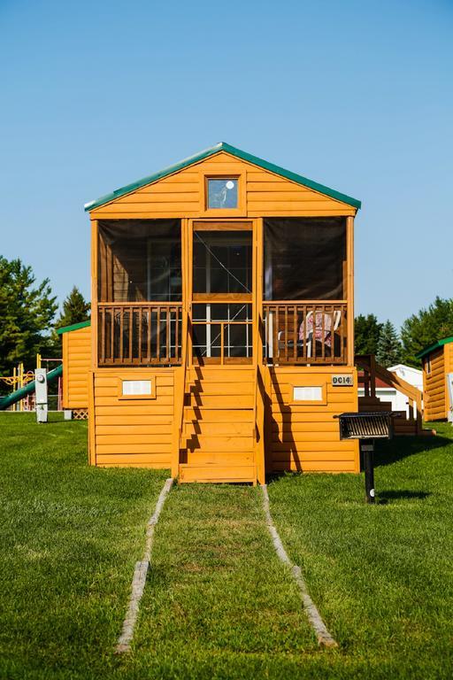Elkhart Lake Plymouth Rock Camping Resort Rustic Cabin מראה חיצוני תמונה